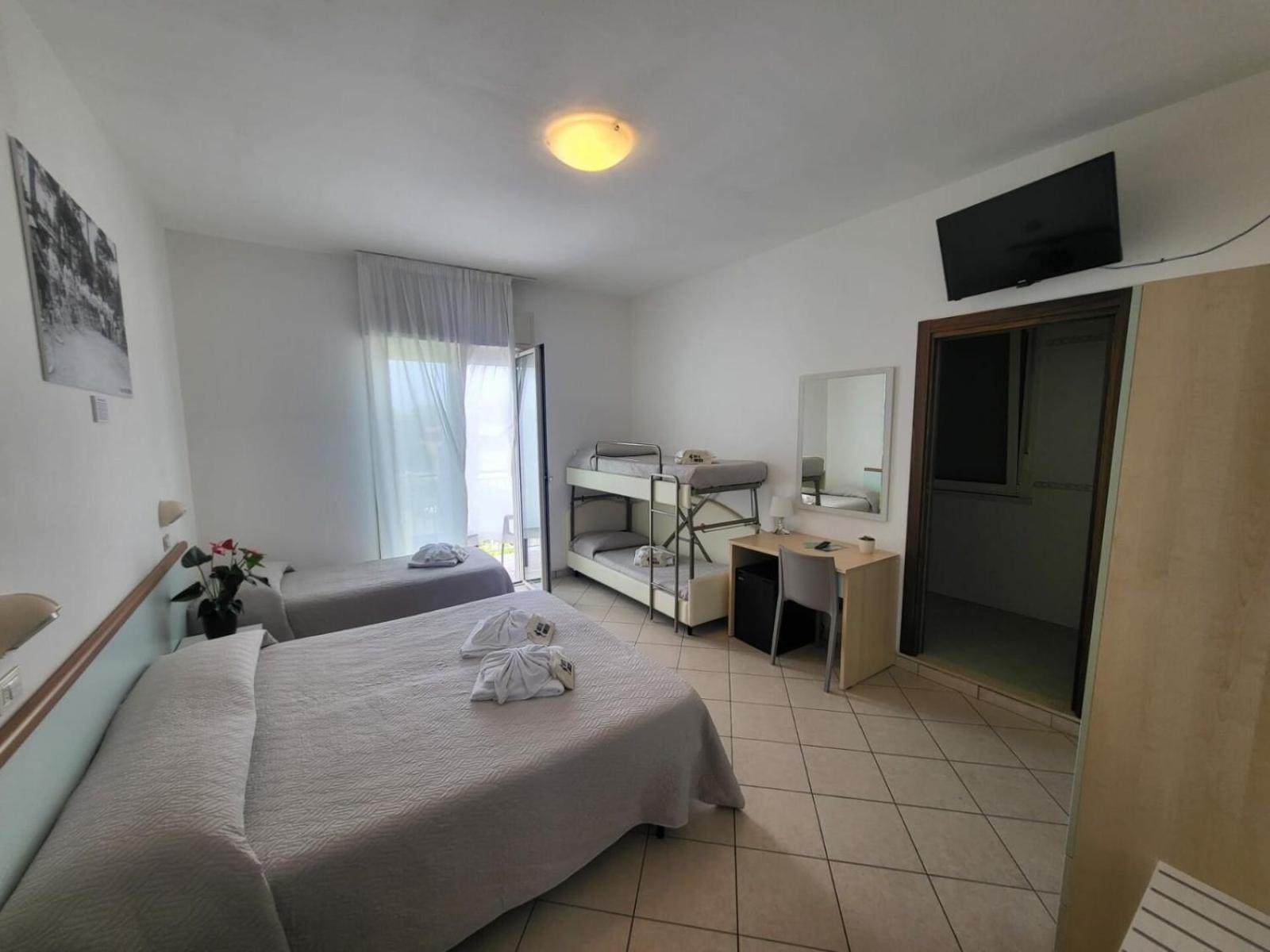 Hotel Amedea Cervia Buitenkant foto