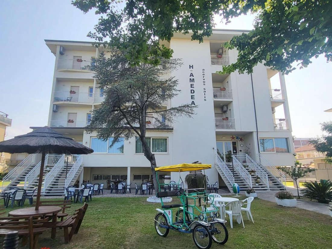 Hotel Amedea Cervia Buitenkant foto